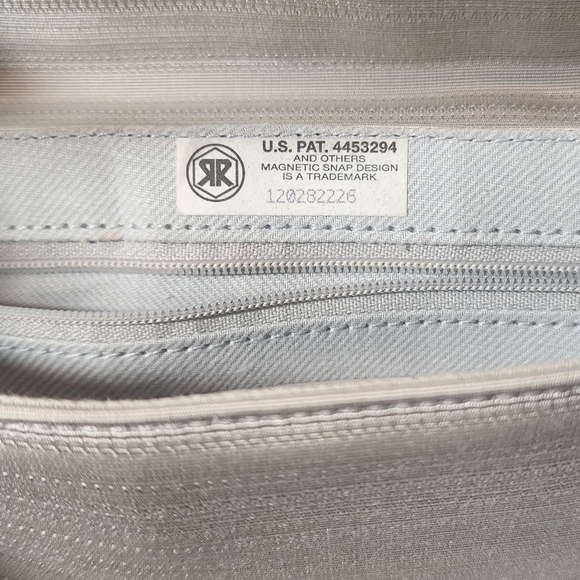 Fossil Gray / Silver Small Bag 10 x 5.5 x 1 - Picture 4 of 10